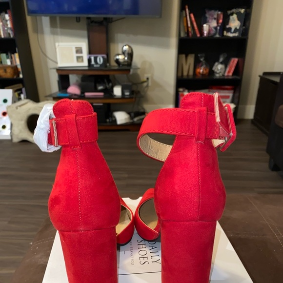 Red Heels - Picture 5 of 5